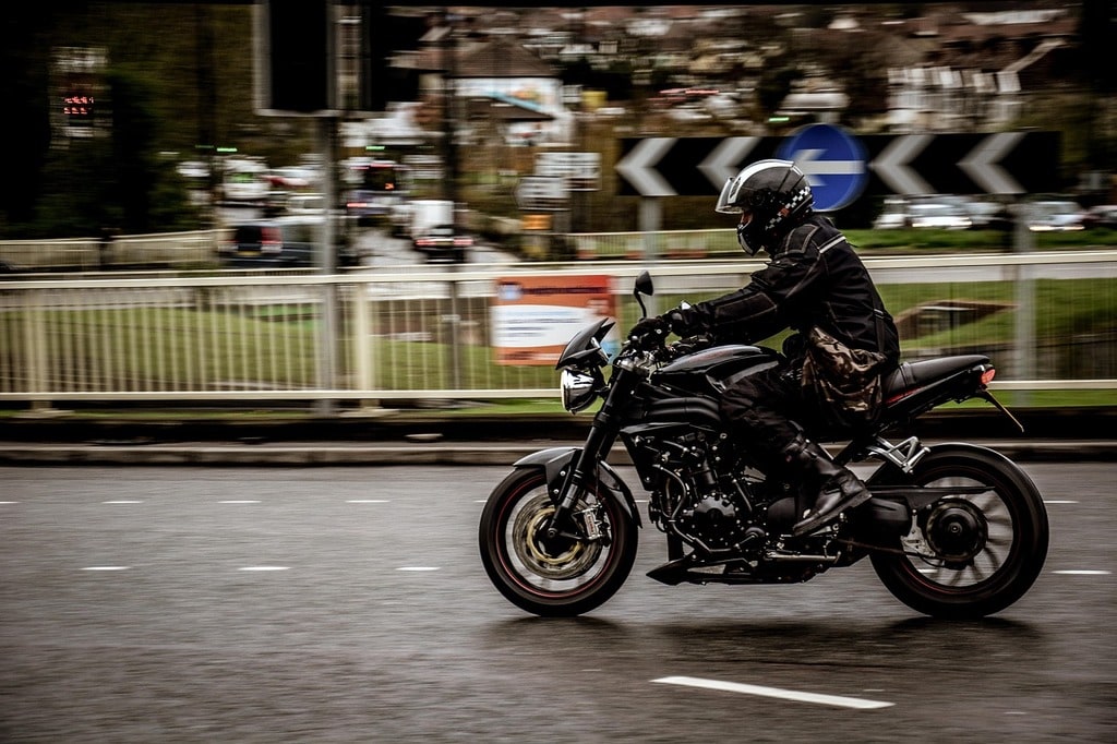 Assurance moto pour jeunes conducteurs, astuces pour économiser