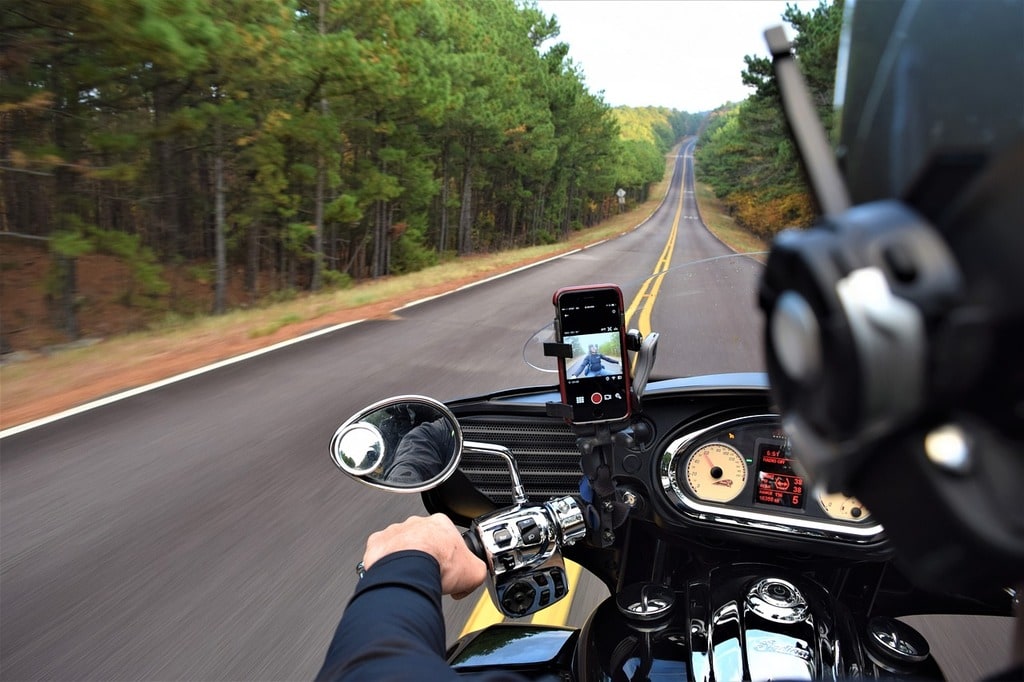 Eclairage de moto, améliorez votre visibilité la nuit